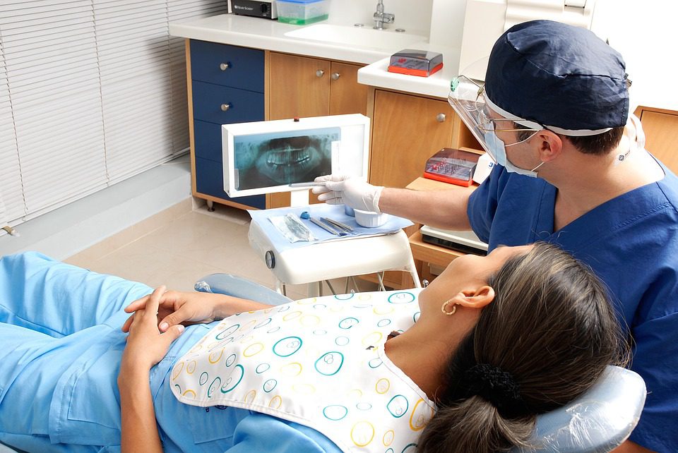 Muitos estudantes questionam as perspectivas do curso de odontologia foto: Pixabay